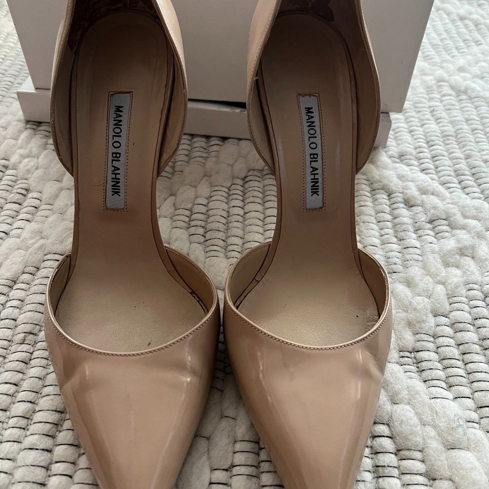 NWT MANOLO BLAHNIK TAYLER NUDE PUMP SZ 42 - NO LONGER MADE - MUST HAVE PUMP!
